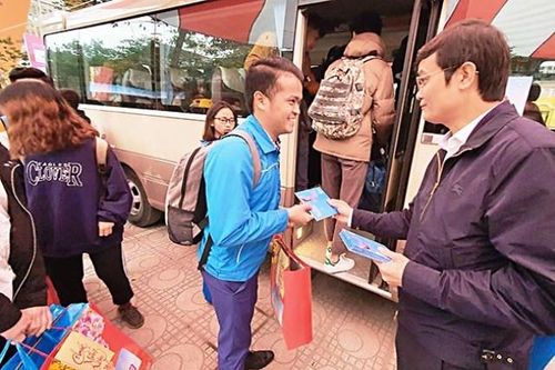 Hỗ trợ hàng trăm sinh viên về quê đón Tết Nguyên đán Canh Tý 2020