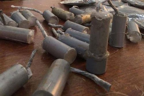 Tự chế tạo pháo nổ, nam sinh lớp 7 bị cháy xém mặt
