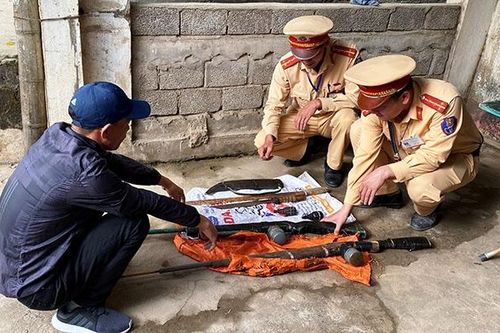 Giao nộp vũ khí, vật liệu nổ nhặt được