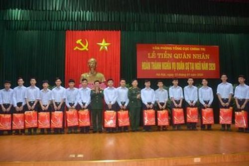 Lễ tiễn quân nhân hoàn thành nghĩa vụ quân sự về địa phương