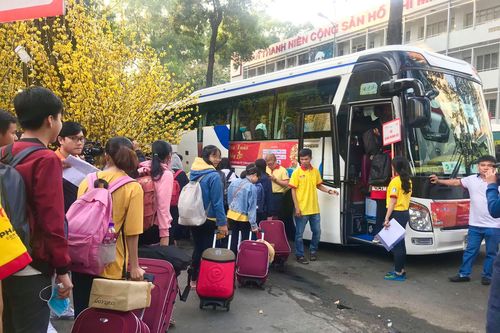 Ấm tình 'Chuyến xe mùa xuân'