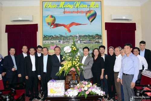 Tòa Giám mục Giáo phận Vinh chúc mừng năm mới Tỉnh ủy, UBND tỉnh, UBMTTQ tỉnh và Công an tỉnh