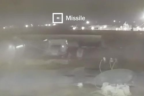 Xuất hiện video mới cho thấy máy bay Ukraine trúng hai tên lửa ở Iran