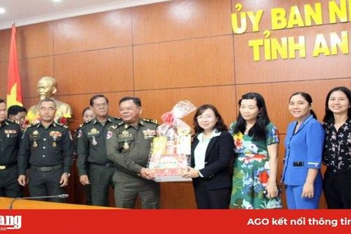 Bộ Tư lệnh QK.3 - Vương quốc Campuchia chúc Tết tỉnh An Giang