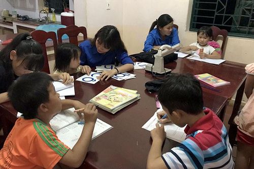 Tiếp lửa tri thức ở ngôi làng đặc biệt