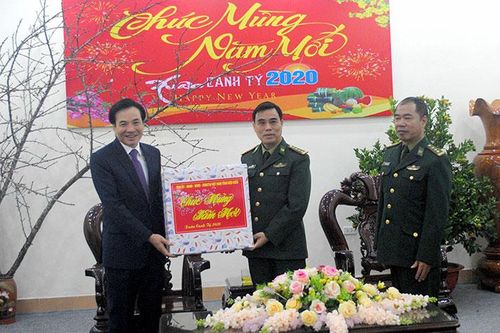 Bí thư Tỉnh ủy Trần Văn Sơn thăm, chúc tết lực lượng vũ trang