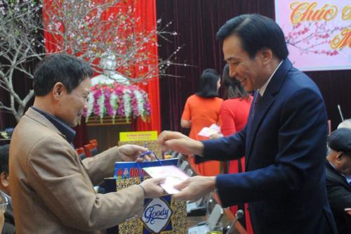 Ban Thường vụ Tỉnh ủy gặp mặt, chúc tết các đồng chí nguyên lãnh đạo tỉnh