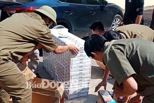 Bắt đối tượng vận chuyển hàng ngàn gói thuốc lá nhập lậu