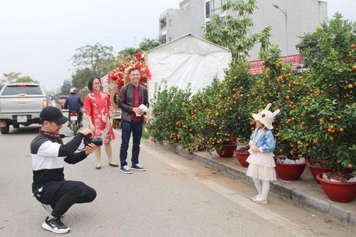 Các dịch vụ hút khách tại chợ hoa Xuân Canh Tý