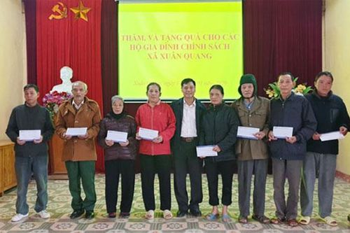 BIDV Chi nhánh Lào Cai và Sa Pa tặng quà Tết hộ nghèo, gia đình chính sách