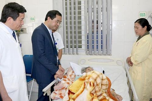 Phó Chủ tịch UBND tỉnh Trịnh Xuân Trường tặng quà Tết các cơ quan, đơn vị
