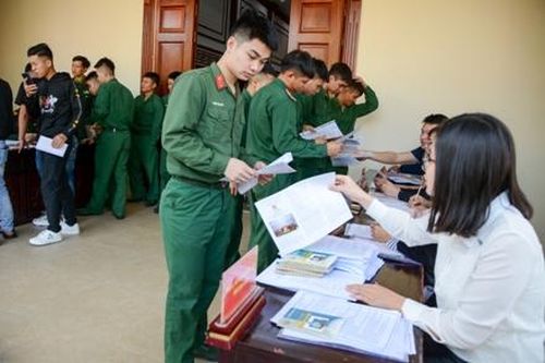 Hoa Lư tổ chức lễ đón nhận và tư vấn, giới thiệu việc làm cho quân nhân xuất ngũ trở về địa phương năm 2020