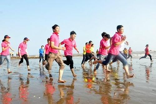 Phát động chương trình 'Chung tay bảo vệ môi trường và Giải chạy Barefoot trên bãi biển'