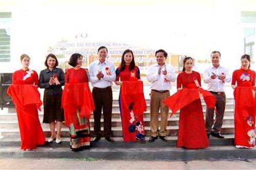 Bàn giao và động thổ một số công trình trường học, đường giao thông tại huyện Hướng Hóa