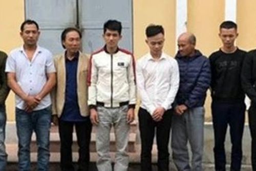 Đang say sưa sát phạt, 8 đối tượng cùng xóm bị tóm