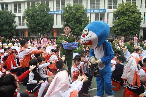 Phối hợp phát động phong trào 'Chống rác thải nhựa'