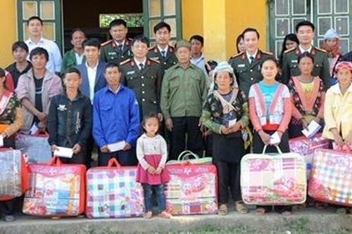Báo CAND mang Tết tới bà con chòm bản Hô Huổi Luông