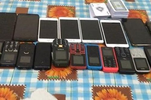 Hàng chục con bạc 'khát nước' trong sới bạc ở hẻm sâu