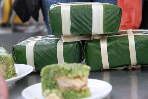 Người đàn ông chịu chơi bỏ tiền tỷ chế máy làm bánh chưng
