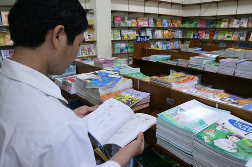 Sách giáo khoa mới: Vẫn chưa có để chọn