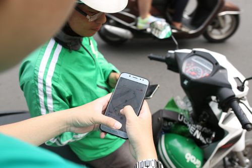 Nhận chuyển phát hơn 23 triệu đồng, tài xế GrabBike ôm tiền bỏ trốn