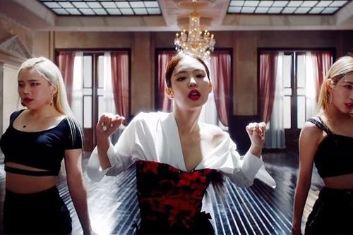 YG Entertainment chiêu đãi fan video Jennie Blackpink nhảy cực đáng yêu nhưng lại bị chỉ trích thậm tệ