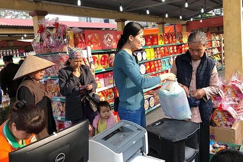 Chợ Tết về nông thôn
