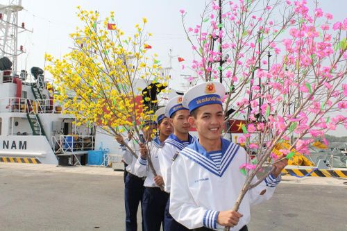 Chở mùa xuân ra nhà giàn