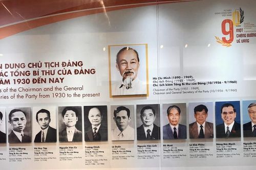 'Chúng ta sẽ giương cao ngọn cờ của Bác đi đến bến vinh quang'