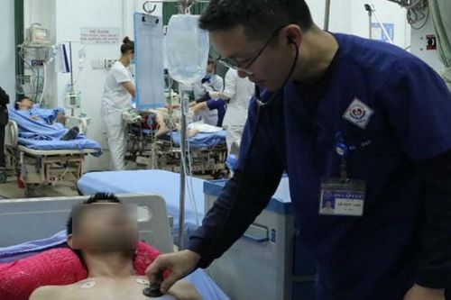 Nam thanh niên tím tái toàn thân khi uống rượu ngâm hạt cau khô