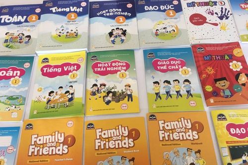 Công bố sách giáo khoa tiếng Anh trước Tết Nguyên đán