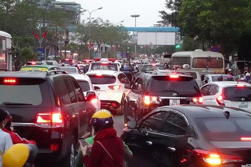 Giao thông Hà Nội tăng nhiệt những ngày gần Tết Canh Tý