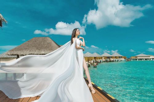 Vẻ đẹp thuần khiết của nữ hoàng Trần Huyền Nhung tại thiên đường Maldives