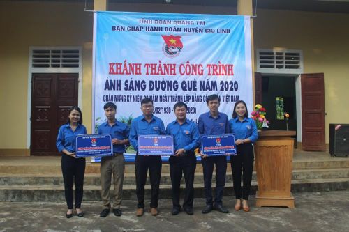 Khánh thành công trình thanh niên 'Ánh sáng đường quê'
