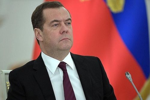 Thủ tướng Nga Dmitry Medvedev tuyên bố từ chức