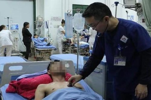 Người đàn ông suýt chết sau khi uống rượu ngâm hạt cau