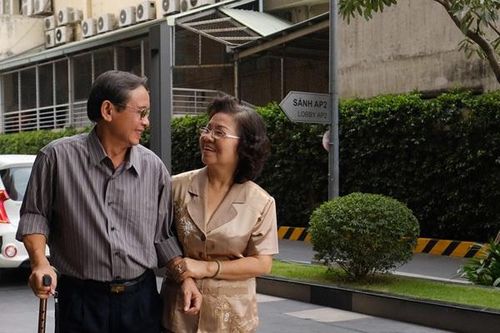 Giúp bố mẹ già khơi dậy những niềm vui bị 'lãng quên'
