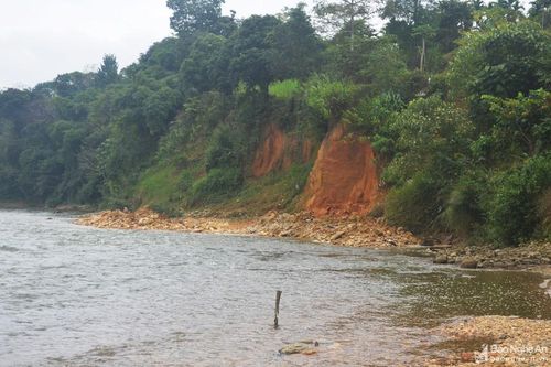 Ai cho phép Doanh nghiệp tư nhân Trường Linh chặn dòng sông Hiếu?