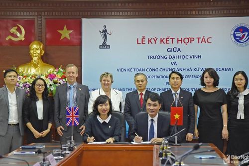 Thứ trưởng Bộ Ngoại giao Anh dự Lễ Ký kết hợp tác đào tạo tại Trường Đại học Vinh