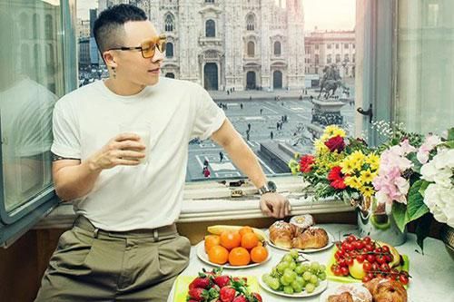 Khắc Tiệp sống hào nhoáng, bóng bẩy ra sao trước tin đồn bị đòi nợ?