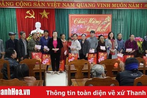 Hiệp hội Doanh nhân nữ Thanh Hóa trao tặng quà Tết cho người nghèo