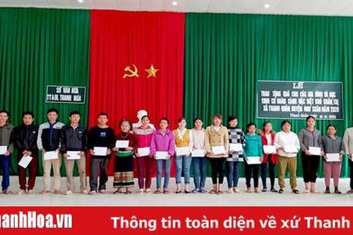 Trao tặng quà tết, hỗ trợ làm nhà cho hộ nghèo tại xã Thanh Quân (Như Xuân)