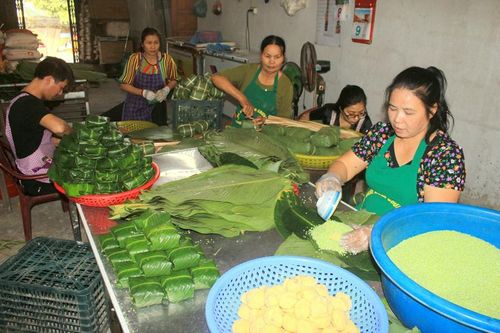 Bờ Đậu chuẩn bị bánh chưng phục vụ Tết