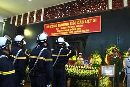 Đồng đội tới vĩnh biệt liệt sỹ Phạm Công Huy