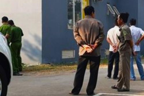 Bị bệnh hiểm nghèo, nhảy từ sân thượng xuống đất