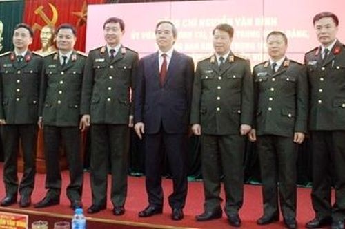 Đồng chí Nguyễn Văn Bình làm việc tại Cục An ninh mạng và Phòng, chống tội phạm sử dụng công nghệ cao