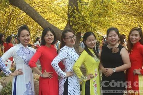 Thiếu nữ Sài Gòn rộn ràng du xuân