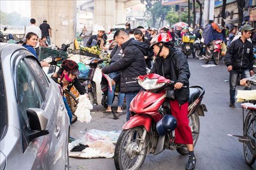 Nhốn nháo 'chợ cóc' cuối năm
