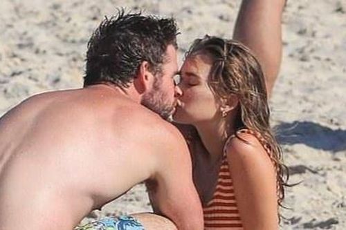 Liam Hemsworth hôn tình mới sau 5 tháng ly hôn Miley Cyrus