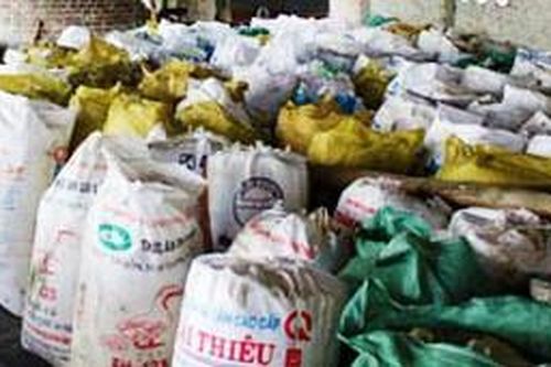 Hơn 600 kg mỡ bốc mùi hôi trong cơ sở chế biến